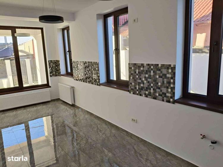 Casă cu 5 camere cu Teren 280 Mp în Brătianu