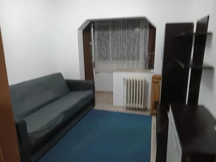 Apartament cu 3 camere decomandat în Exterior Vest