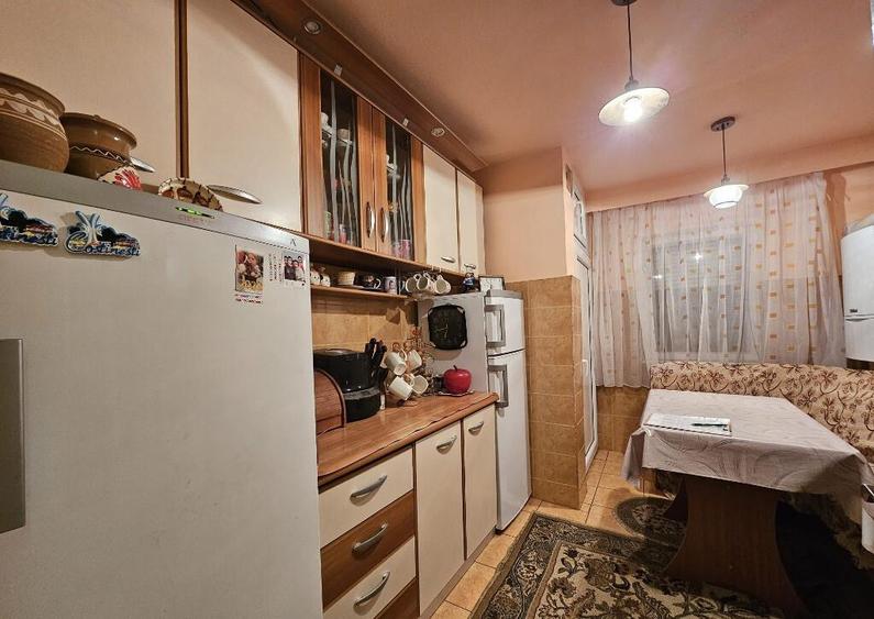 Apartament 4 camere,2 bai,2 balcoane,etaj 2 - 6