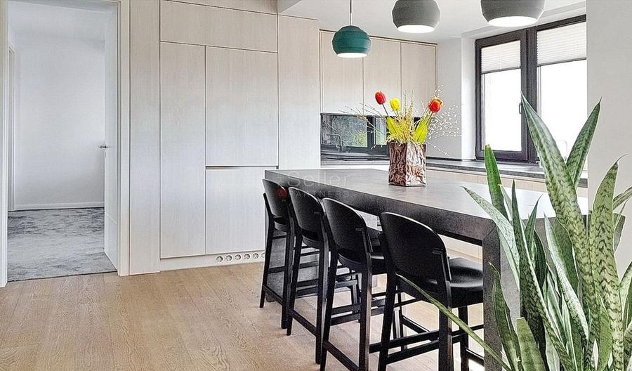 Priveliste Panoramica Spre Oras Si Masivul Tampa - 7