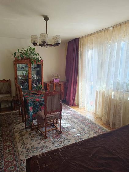 Apartament 4 camere, de vanzare, decomandat, Mana?tur, strada Mehedin?i, etaj 2/4 - 3