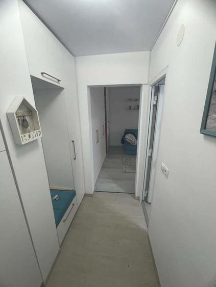 Garsoniera de vanzare, etaj intermediar, cart. 1 Mai - 4