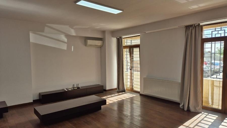 De inchiriat BIROU/CABINET/ap. spatios, 2 cam, 100m2 (8.5Eur/mp) , loc parcare - 9