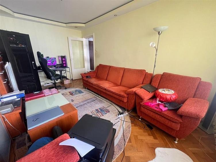 Apartament 3 camere decomandat si pivnita zona Vasile Aaron - 6