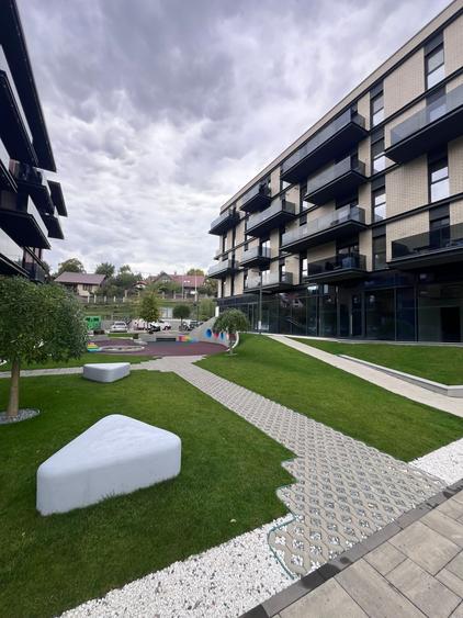 OPORTUNITATE DE INVESTIȚIE: Spațiu comercial 130 mp - mall, vitrină mare sticlă - 9