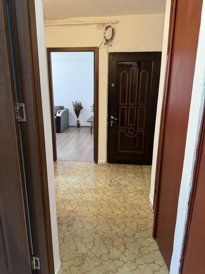 Inchiriere apartament 2 camere – Zona 9 Mai / Registrul Comertului - 9