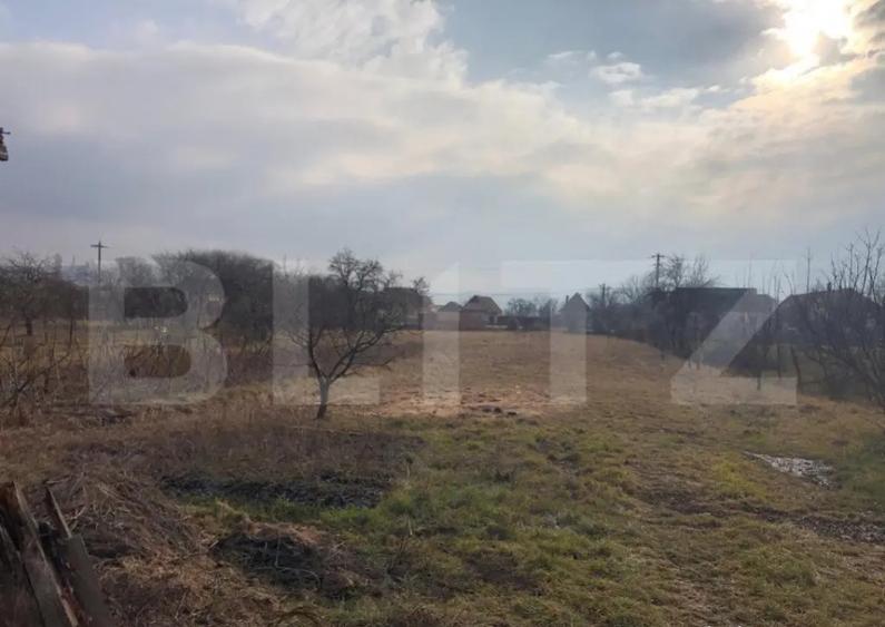 Casa de vanzare, cu 7 camere, 350 mp u & 2850 mp teren - 2