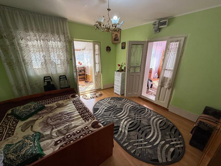 Casa E85, Podu Iloaiei, la strada - 9