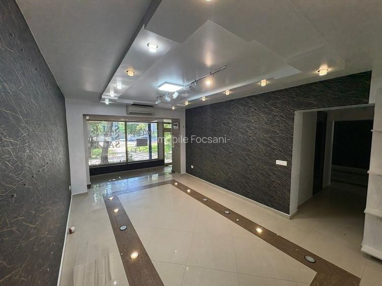 Spațiu comercial, de 90 mp, în Central