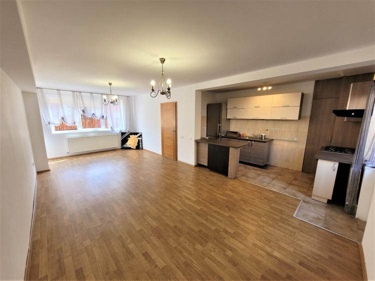 Inchiriere triplex retras de la strada cu curte si parcare in cartierul Europa - 2