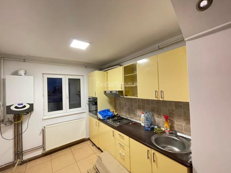 Ap. 3 camere , decomandat , centrala pe gaz - Complex Studentesc