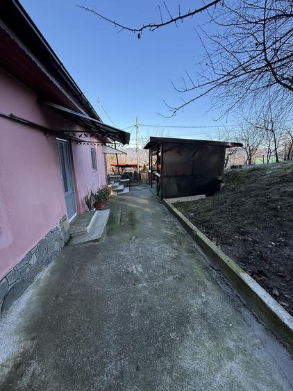 Casa demolabila  și teren 800mp cu toate utilitățile deschidere 26,5mp - 30