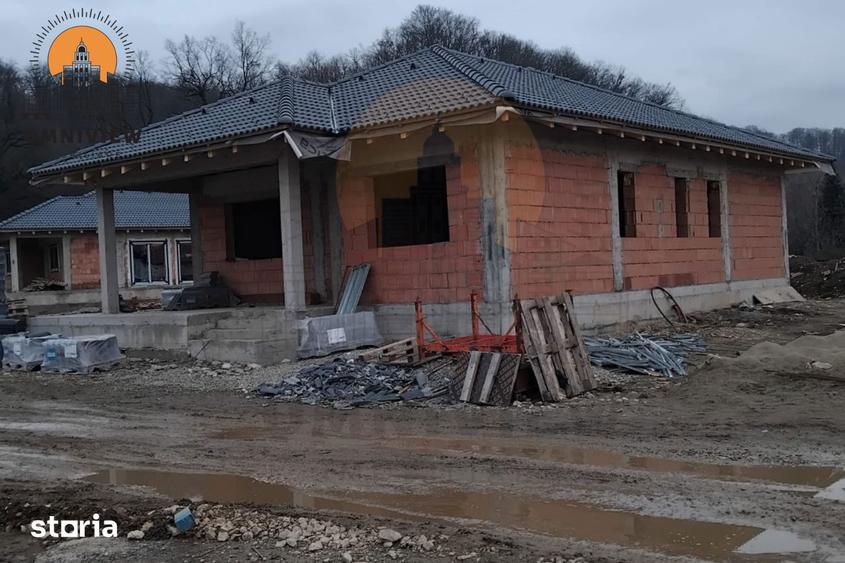 Casă cu 4 camere cu Teren 500 Mp în Primăverii