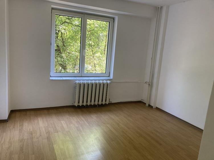 Vand apartament 2 camere ,tip D mare pe B dul Dacia nr 30 ,vis a vis Scoala Dacia - 1