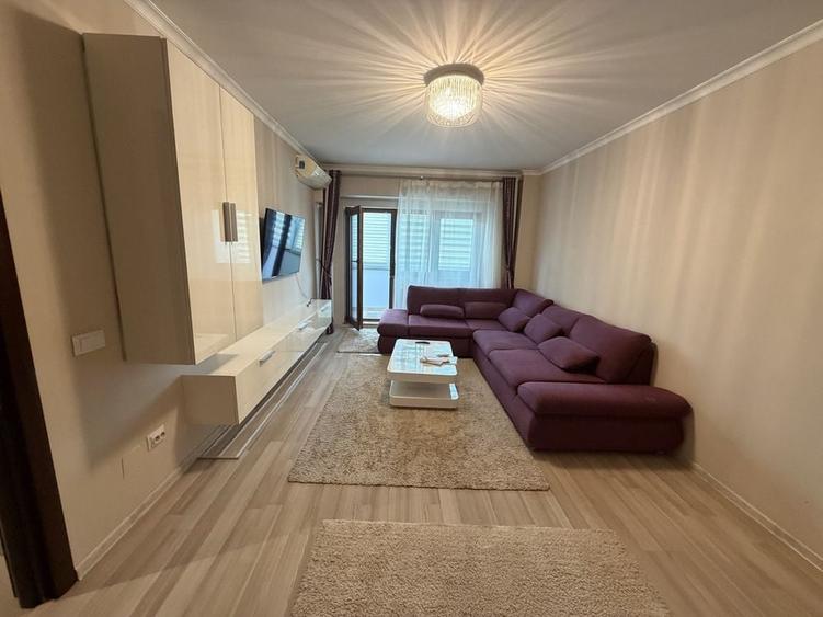 Apartament cu 3 camere decomandat în Gară