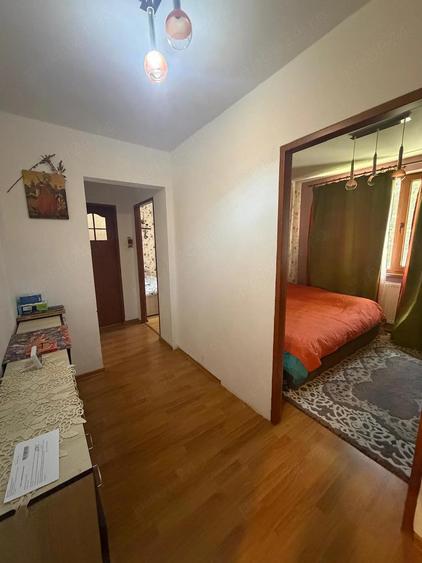 Vand apartament etaj 3 - 8