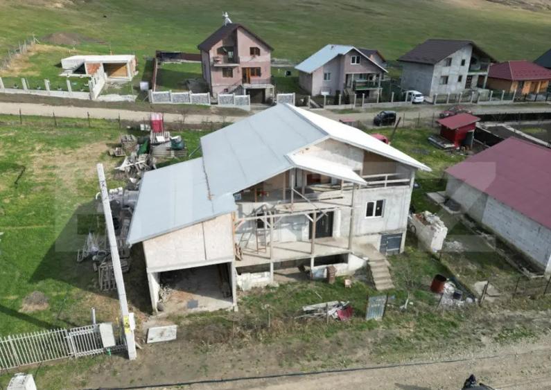 Casa cu 4 camere, 105 mp utili, cu garaj si 500 mp teren, zo - 3