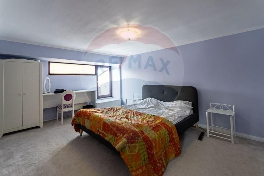 Casă spațioasă 350 mp utili, Teren 650 mp, Garaj subteran, Tractorul - 44