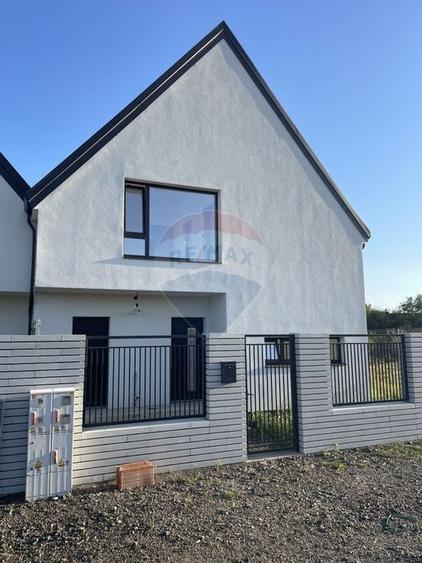 Duplex la cheie cu 4 camere in Sacalaz - 1