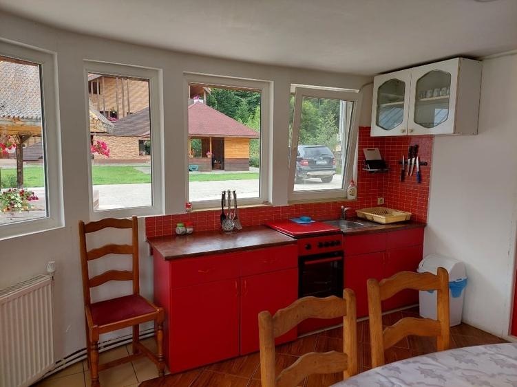 CASA LOCUIT+PENSIUNE  3  CAMERE - 5