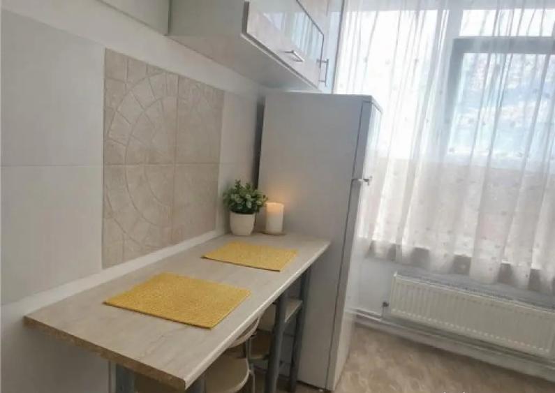 Garsoniera, cu 2 boxe, Astra, Brasov - 3