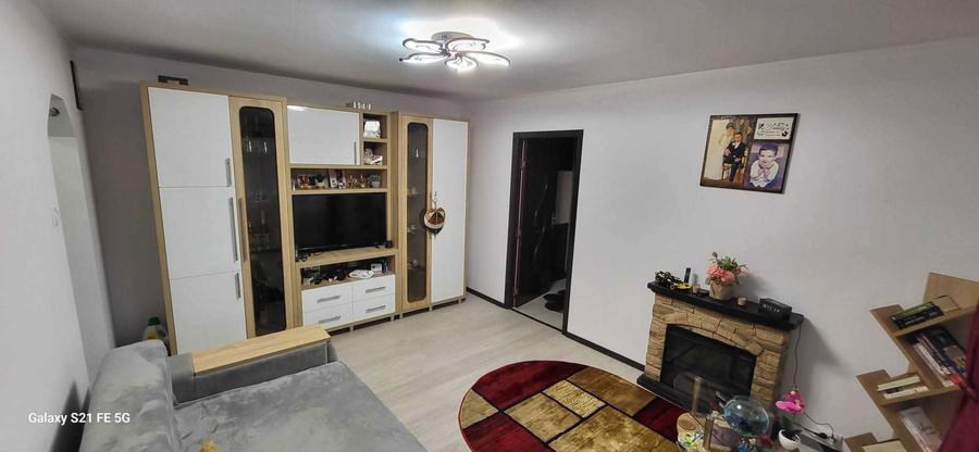Vand apartament 2 camere+ Garaj - 1