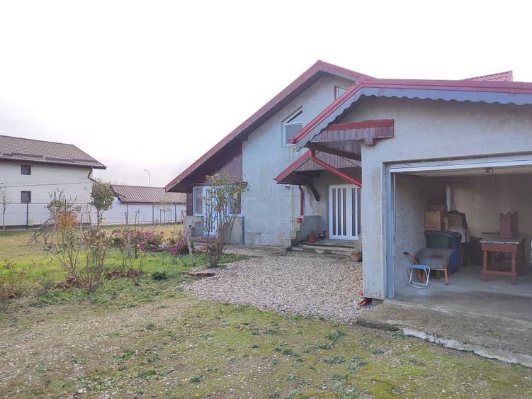 Casa cu design placut si curte generoasa in Afumati - 1