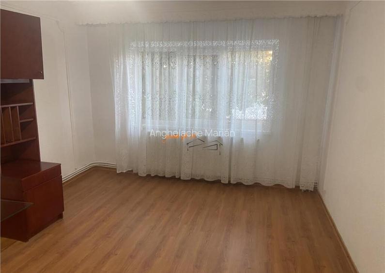 Apartament 3 camere , zona 2 Stejari - strada Bucegi , et 1