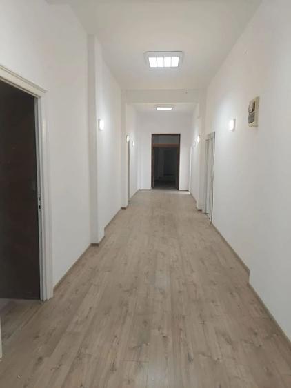 Birou, de 690 mp, în P-ța Universității