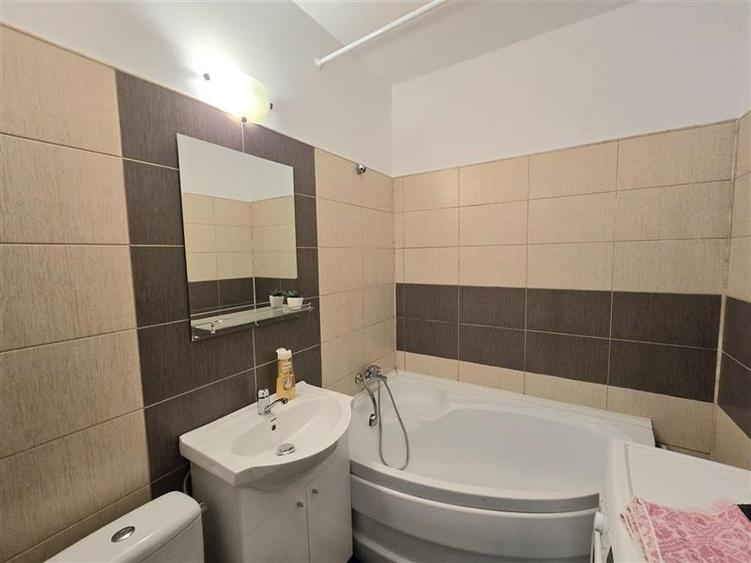 Apartament cu 2 camere semidecomandat în 1 Mai