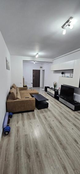 Apartament cu 2 camere semidecomandat, mobilat în Tomis Nord