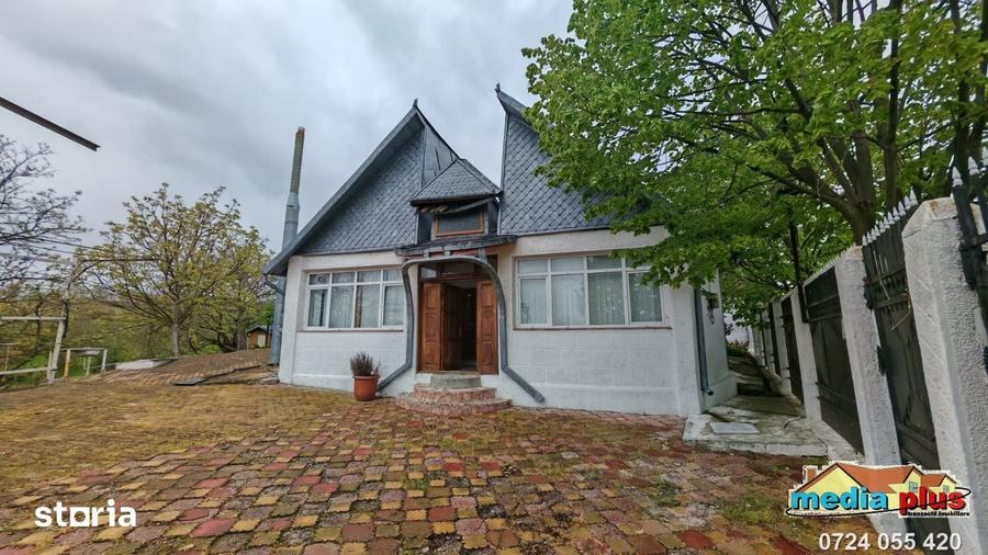 Casă cu 4 camere cu Teren 2422 Mp în Foltești
