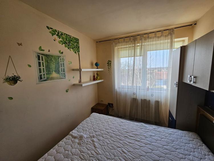 Apartament cu 3 camere decomandat, mobilat în Giarmata-Vii