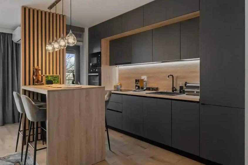 Apartament cu 3 camere decomandat, mobilat în P-ta Presei Libere