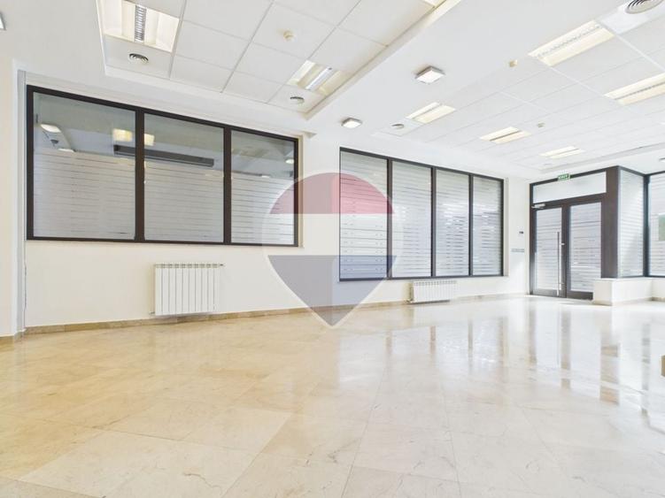 Birou, de 83.349998474121 mp, în P-ța Romană