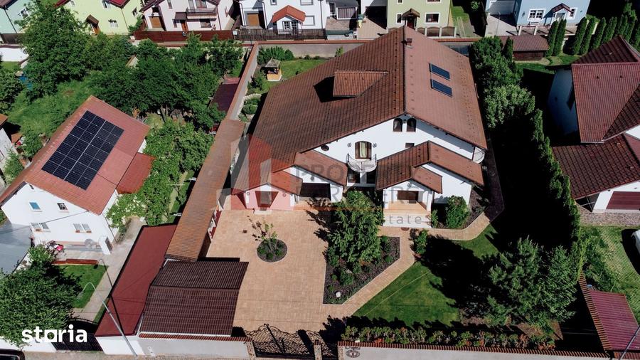 Casă cu 7 camere cu Teren 1250 Mp în IAR