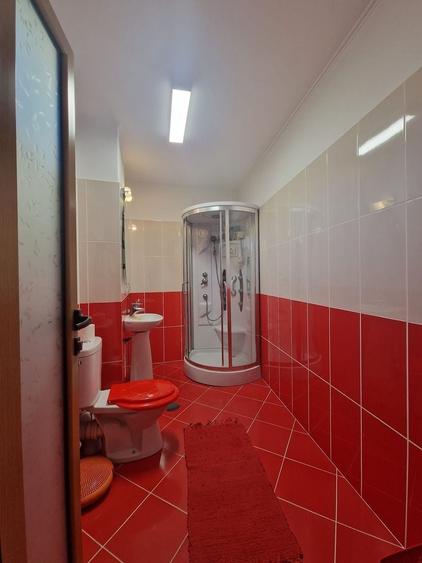 Casă individuală cu 4 camere cu Canalizare în Est