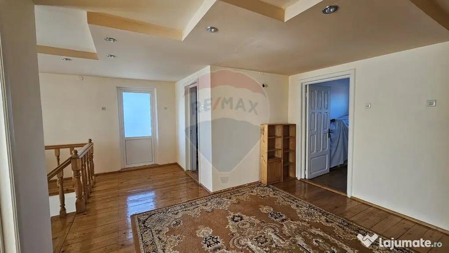 Casă cu 5 camere cu Teren 2078 Mp în Bogata