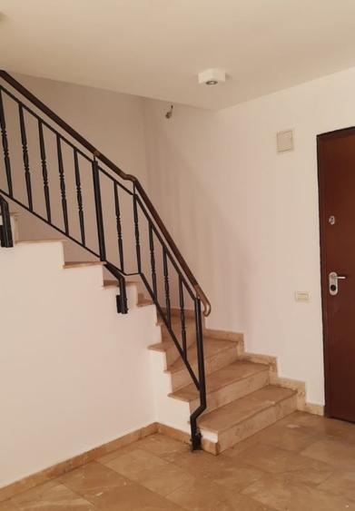 Duplex cu 6 camere cu Canalizare în Joița