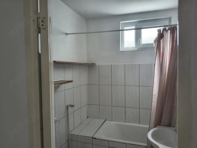 Garsonieră decomandată în Precista