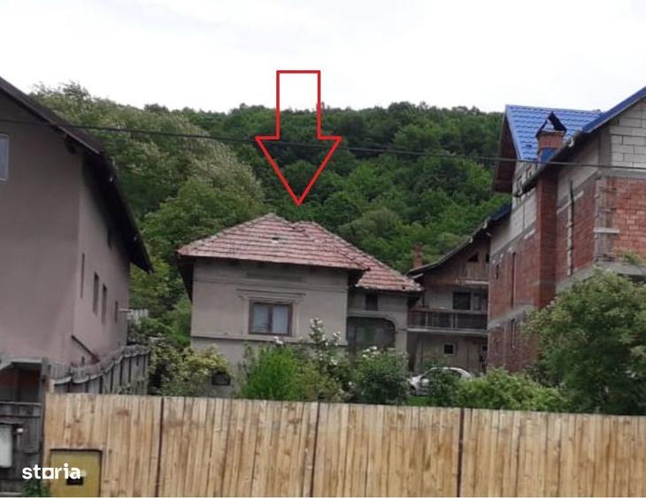 Casă cu 4 camere în Prislopu Mic