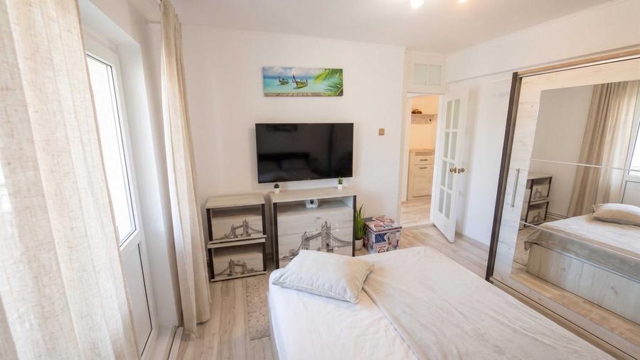 Apartament cu 2 camere decomandat în Central