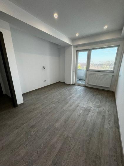 Apartament cu 3 camere decomandat, mobilat în Democrației