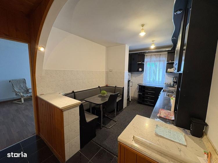 Apartament cu 4 camere decomandat în Central