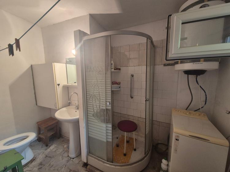 Casă individuală cu 6 camere cu Canalizare în Rahova