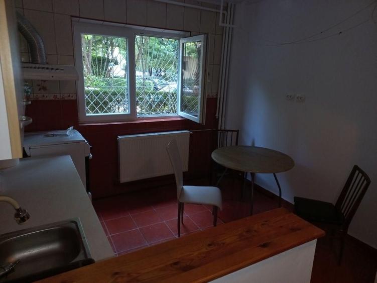 Apartament cu 2 camere semidecomandat, mobilat în Berceni