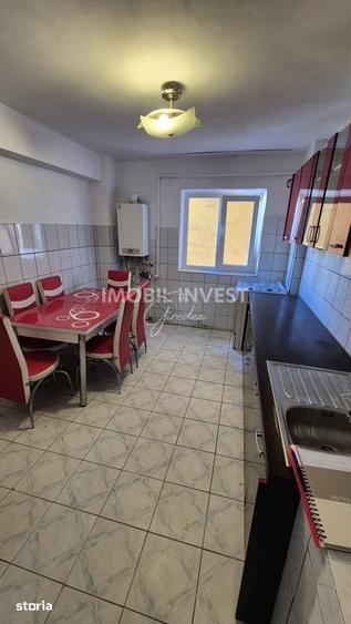 Apartament cu 3 camere în Cetate