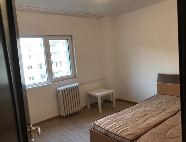 Apartament cu 4 camere decomandat în Moșilor