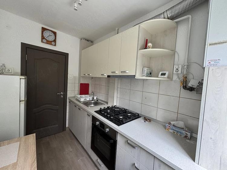 Apartament cu 3 camere semidecomandat în Central
