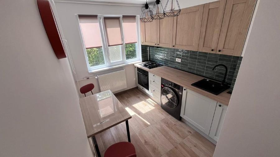 Apartament cu 2 camere semidecomandat, mobilat în Gorjului